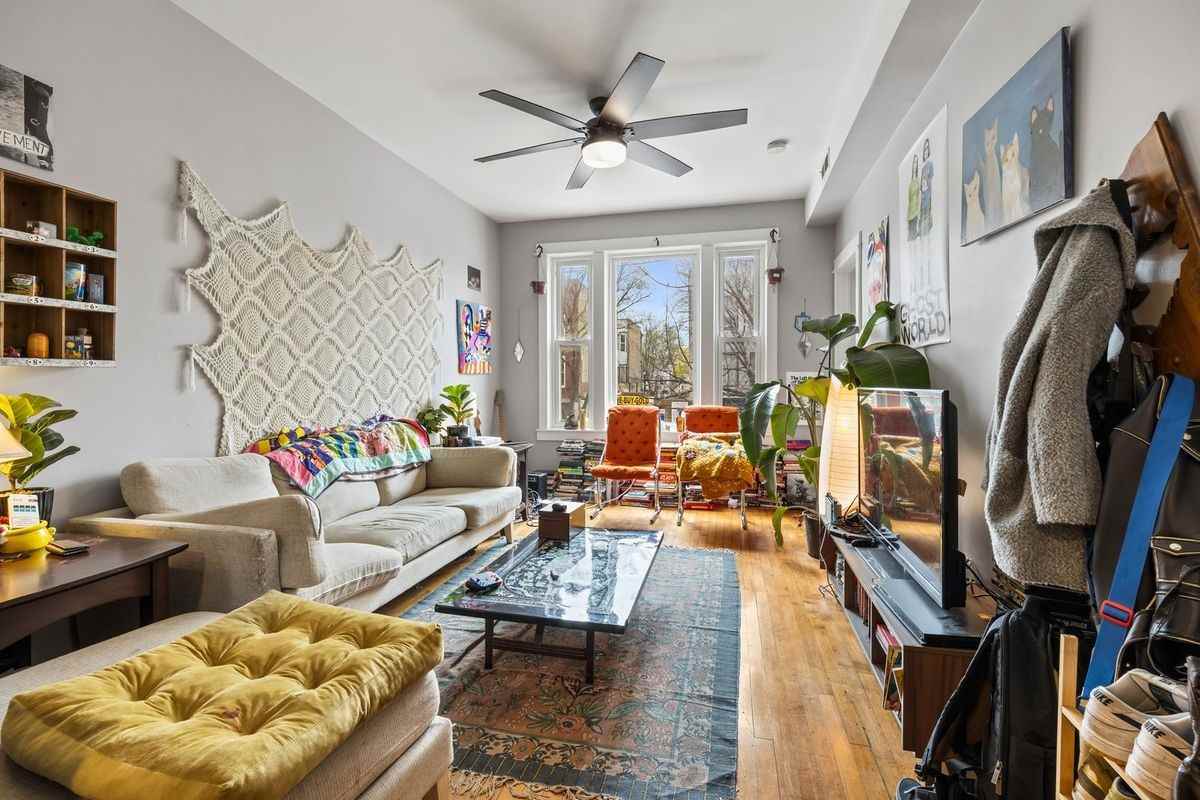 2630 W Division St - Photo 2 of 11