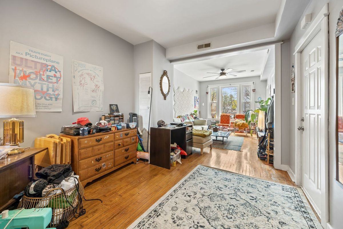 2630 W Division St - Photo 4 of 11