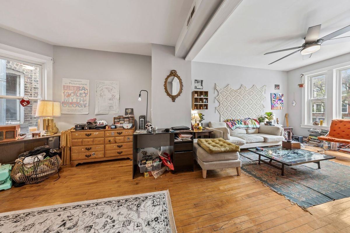 2630 W Division St - Photo 5 of 11