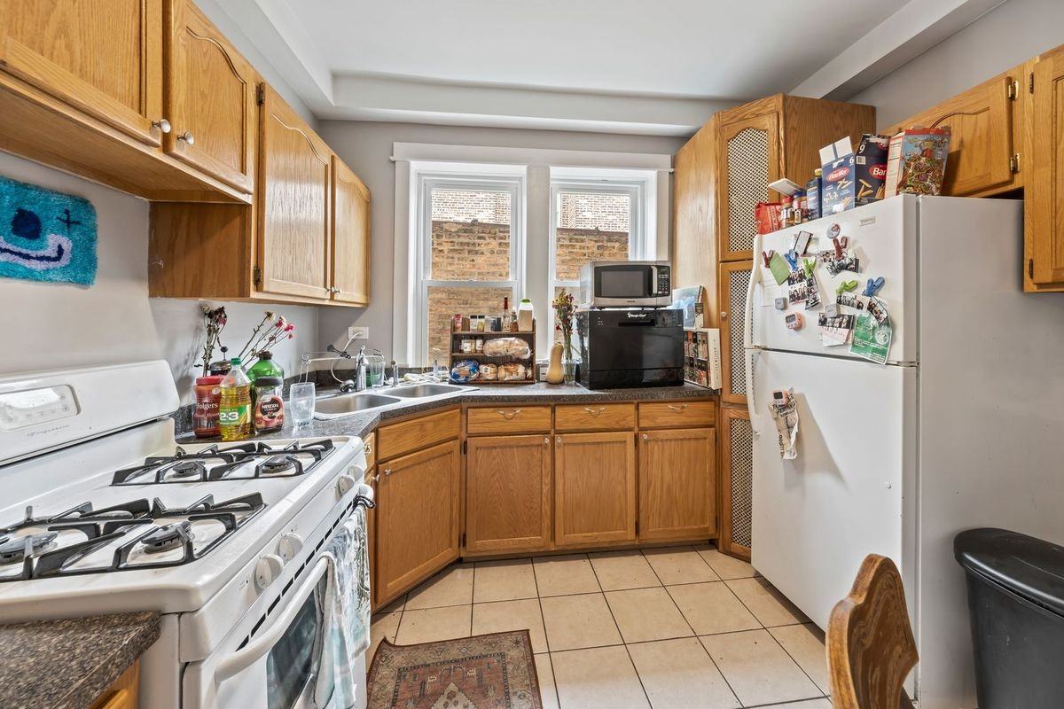 2630 W Division St - Photo 7 of 11