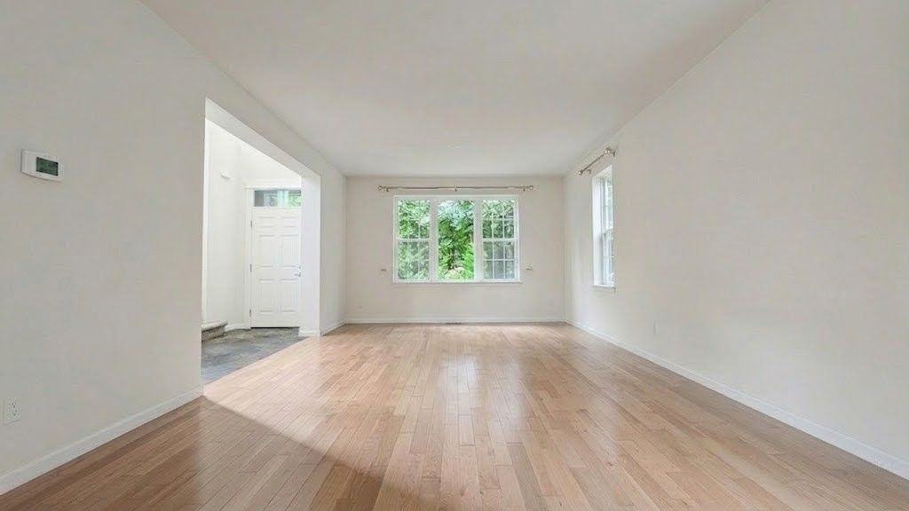 18200 Ne 110th St - Photo 2 of 24