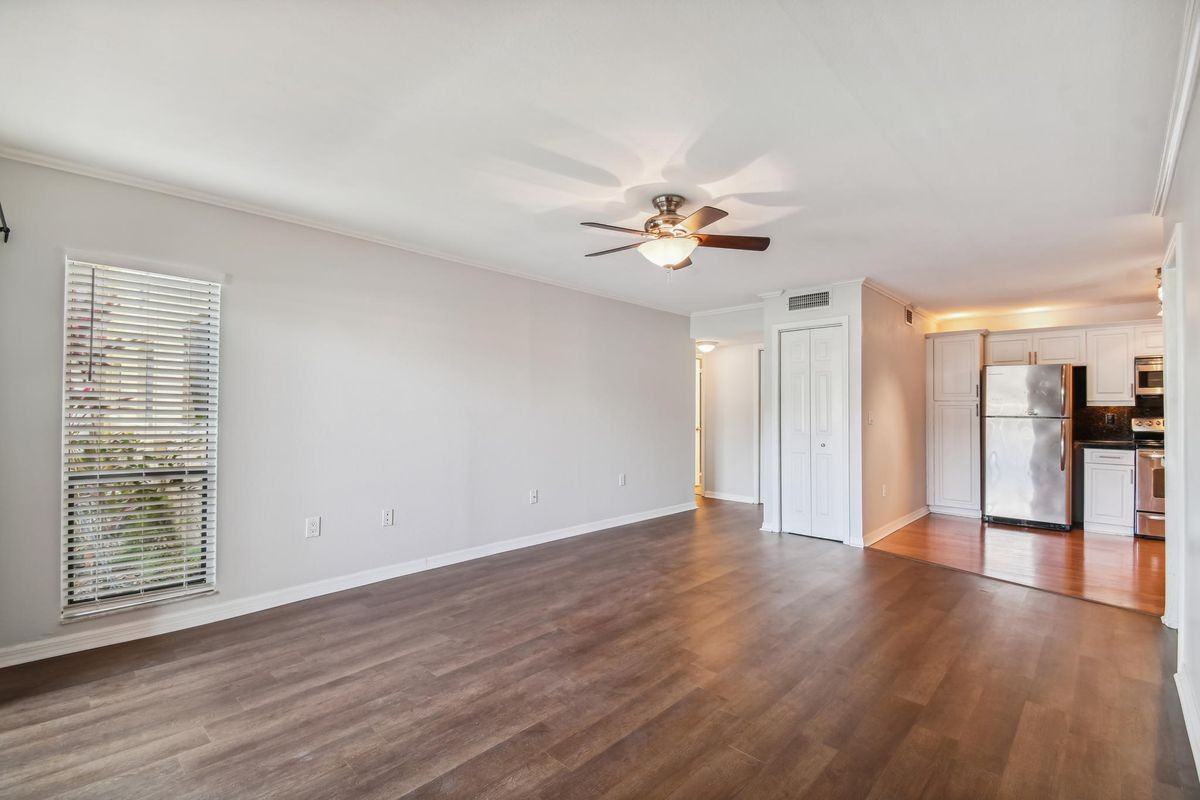 5558 Baywater Dr - Photo 6 of 35