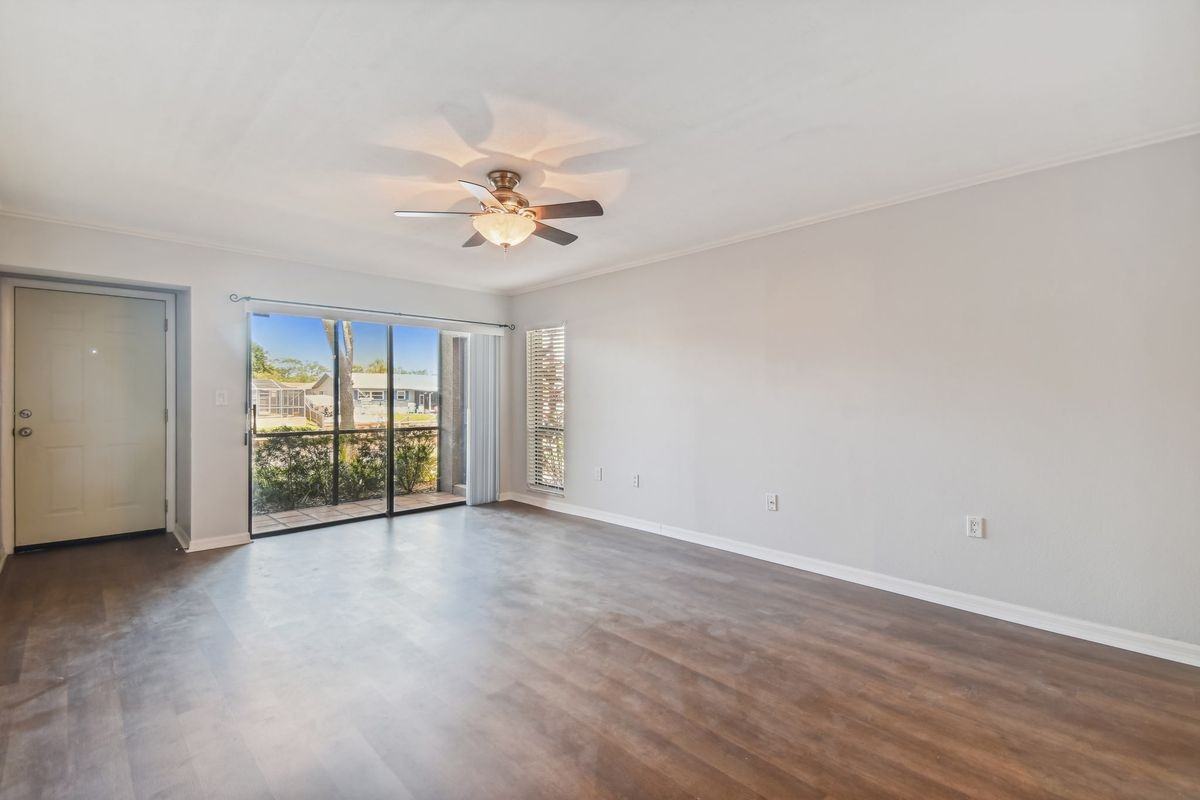 5558 Baywater Dr - Photo 7 of 35