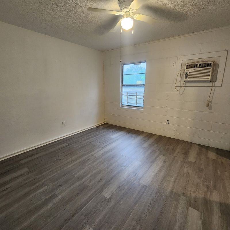 610 Ruiz St ##2 - Photo 4 of 7