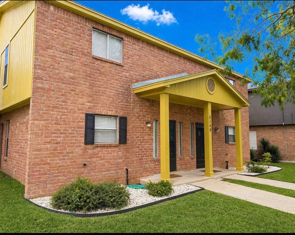 5149 Middlecoff Rd ##A - Photo 2 of 22