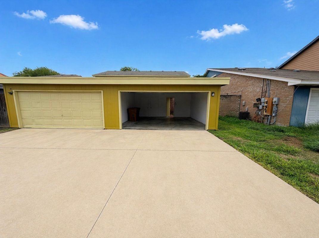 5149 Middlecoff Rd ##A - Photo 3 of 22
