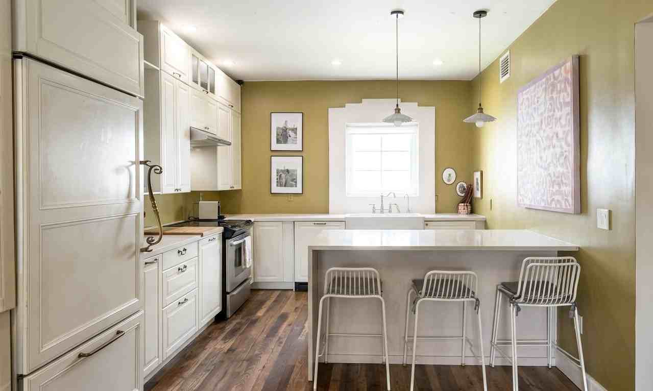 831 10th Street #8 - Photo 5 of 13