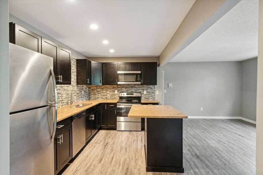 4105 Harvest Ln - Photo 4 of 12