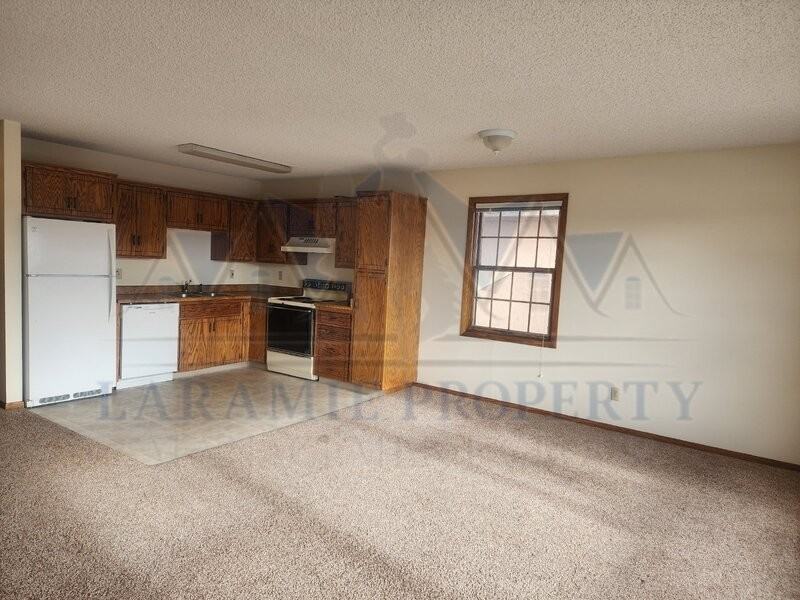 1717 Fetterman Dr #4 - Photo 3 of 11