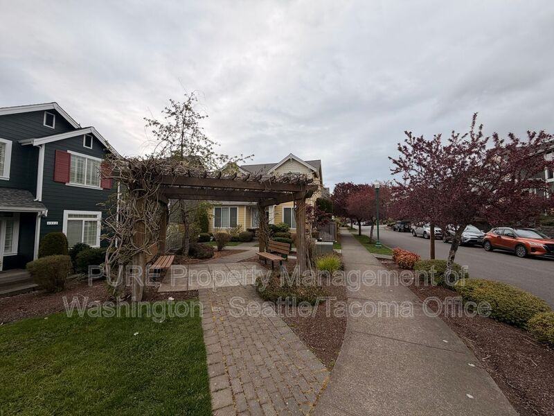 1510 Cottonwood Ave - Photo 2 of 18