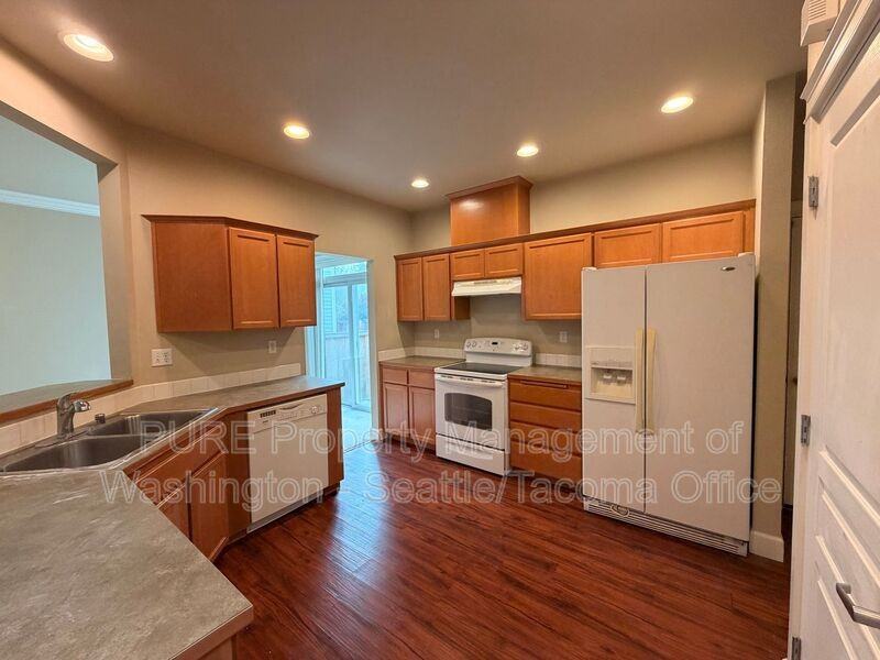 1510 Cottonwood Ave - Photo 3 of 18