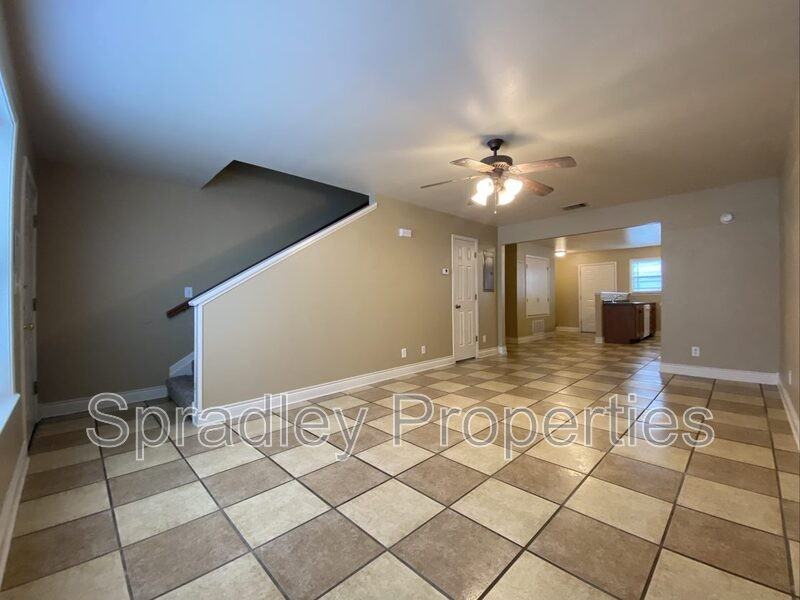 1031 N Wall St - Photo 2 of 7