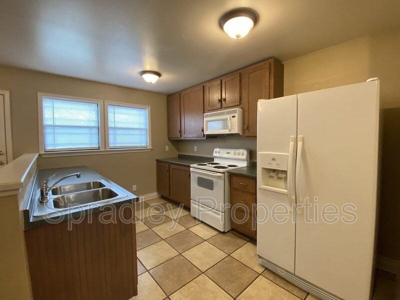 1031 N Wall St - Photo 3 of 7