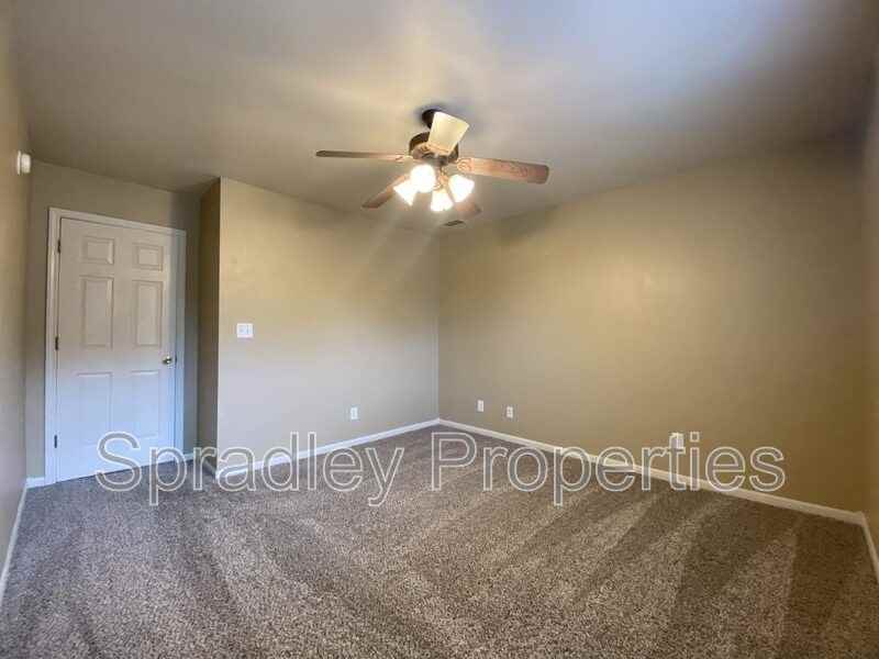 1031 N Wall St - Photo 6 of 7