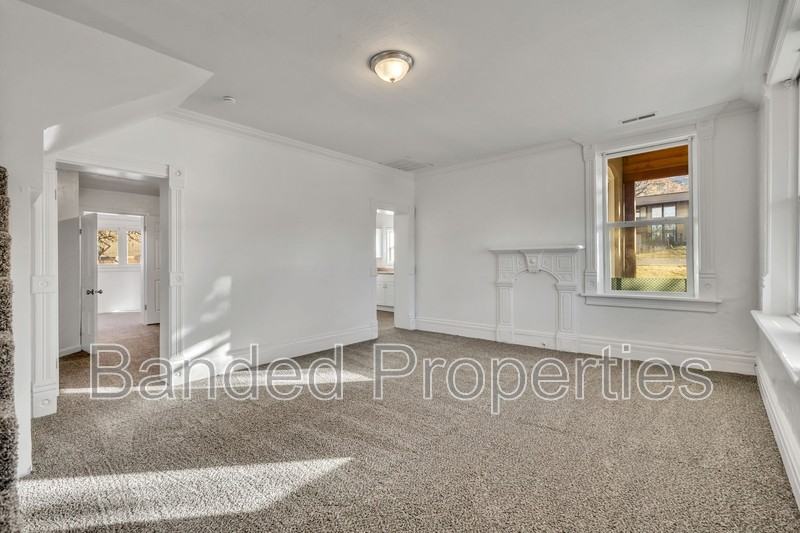 741 E Center St - Photo 3 of 17