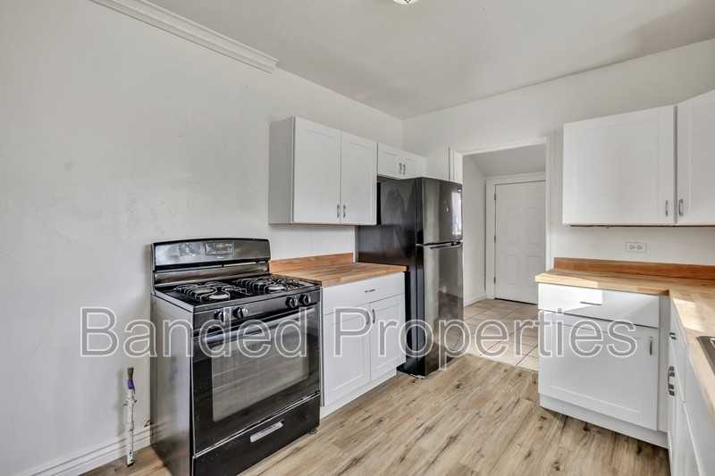 741 E Center St - Photo 5 of 17