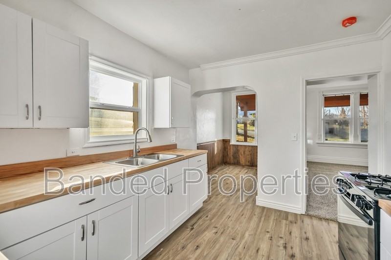 741 E Center St - Photo 6 of 17