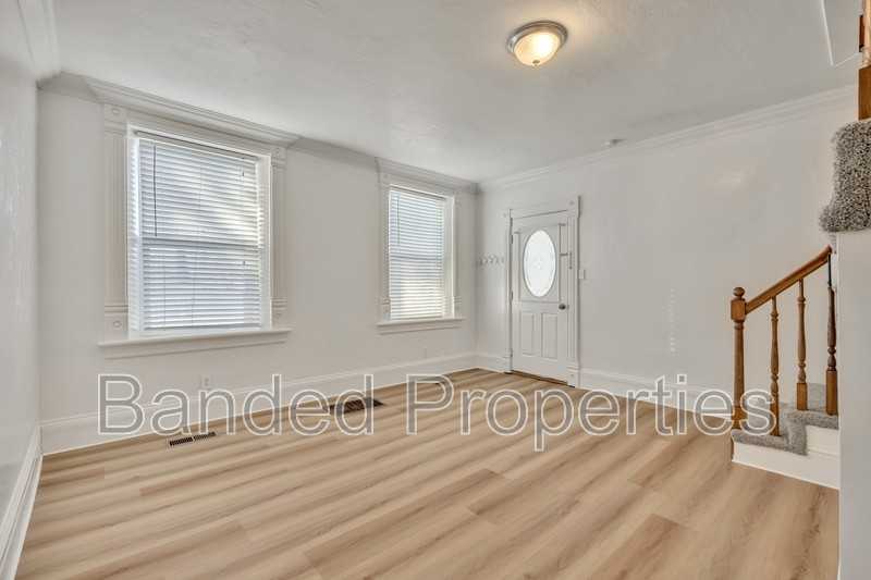 741 E Center St - Photo 3 of 20