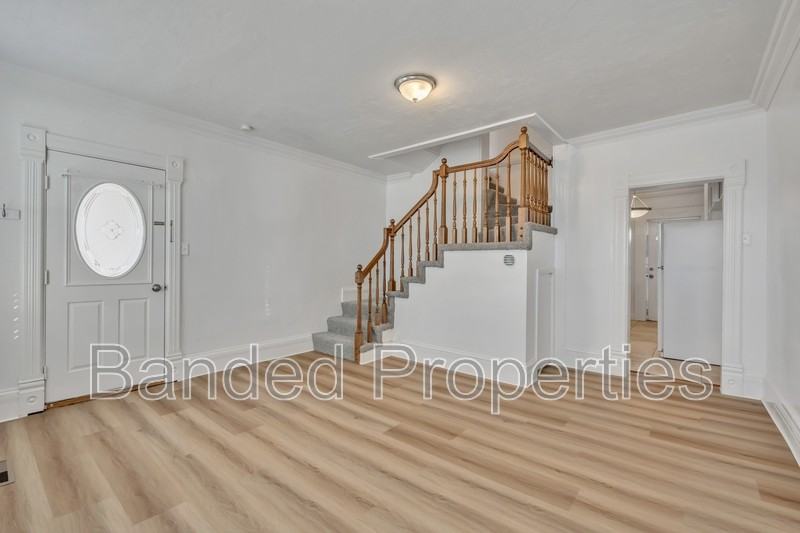 741 E Center St - Photo 5 of 20