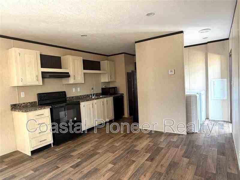 806 N Swindell Ave - Photo 3 of 11