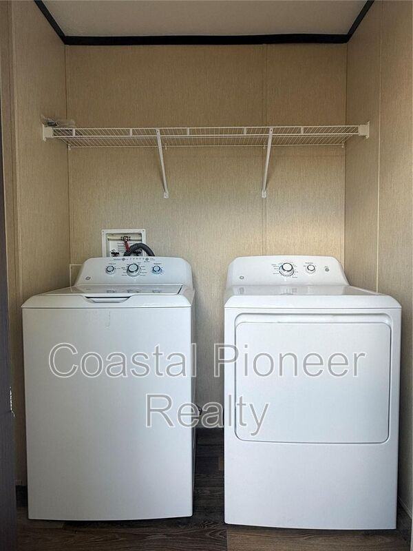 806 N Swindell Ave - Photo 6 of 11