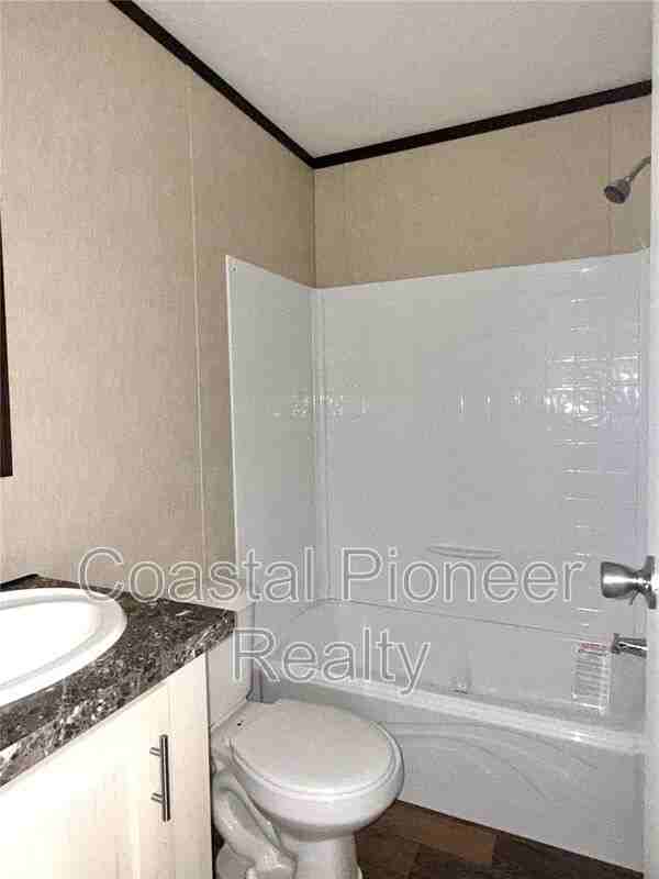 806 N Swindell Ave - Photo 7 of 11