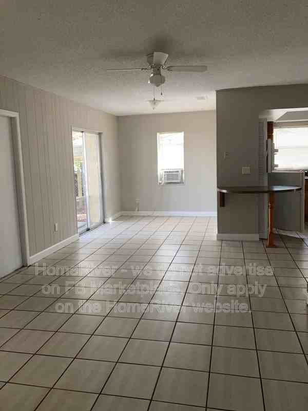 4724 Watkins Ave #A - Photo 3 of 16