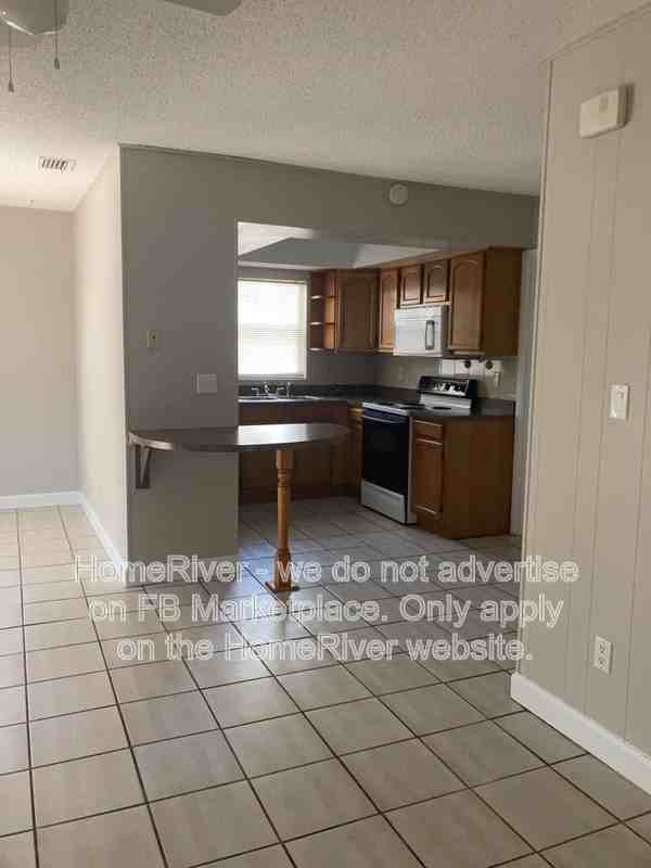 4724 Watkins Ave #A - Photo 4 of 16