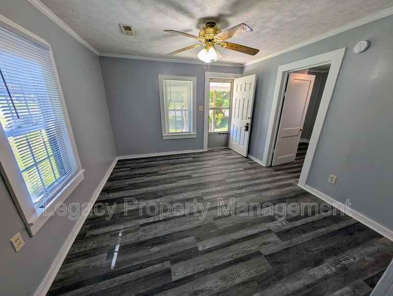 712 S Kirkman St - Photo 2 of 11