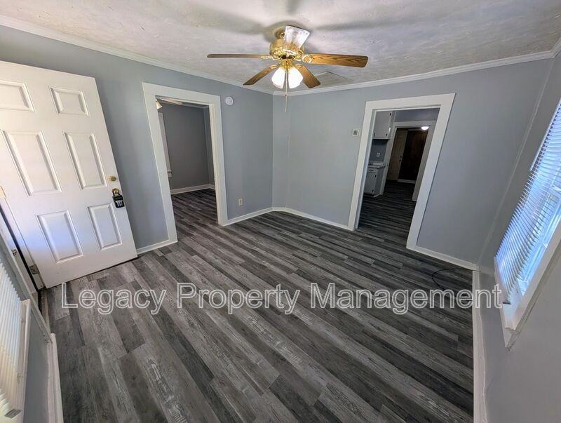 712 S Kirkman St - Photo 3 of 11