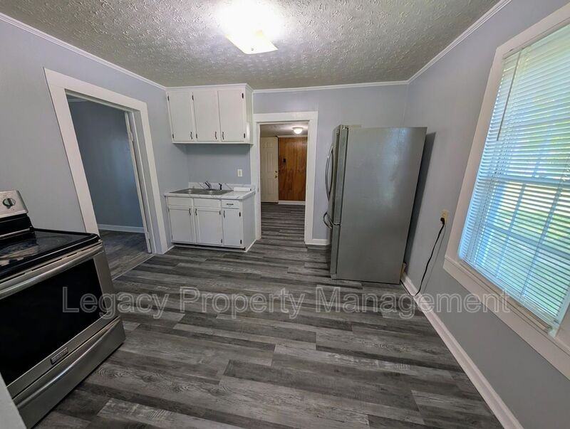 712 S Kirkman St - Photo 4 of 11