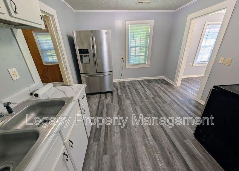 712 S Kirkman St - Photo 5 of 11