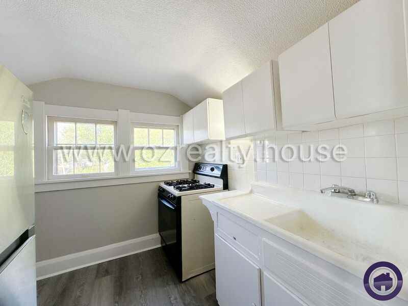 209 Eldred Ave #1-2 - Photo 3 of 14