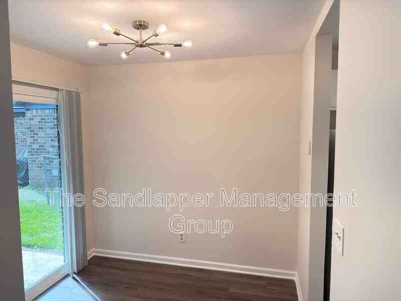 186 Dorchester Manor Blvd #B - Photo 3 of 12