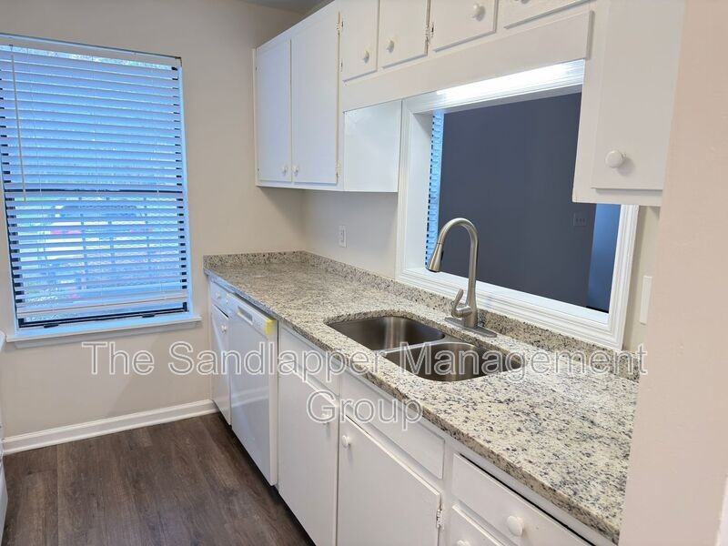 186 Dorchester Manor Blvd #B - Photo 6 of 12