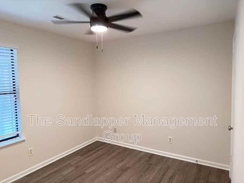 186 Dorchester Manor Blvd #B - Photo 7 of 12