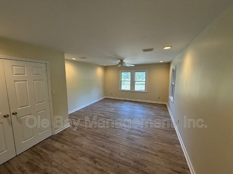 5011 Highcrest Dr - Photo 3 of 16
