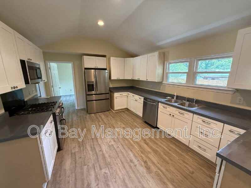 5011 Highcrest Dr - Photo 4 of 16