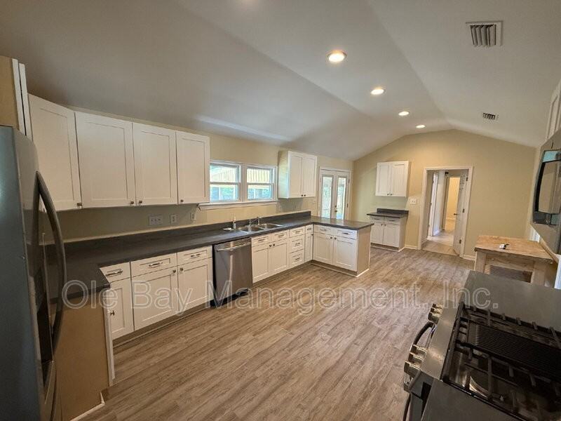 5011 Highcrest Dr - Photo 7 of 16