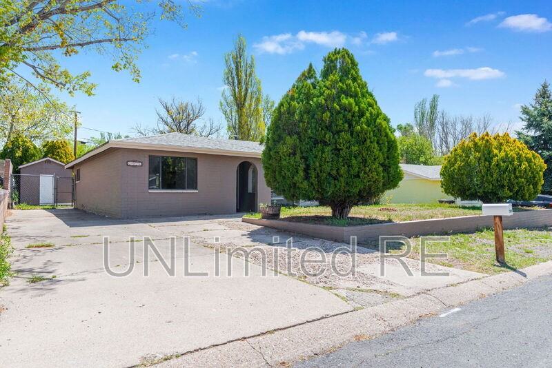 2926 N Steves Blvd - Photo 2 of 30