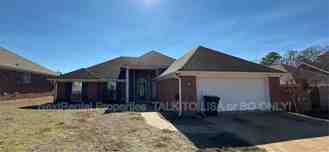 556 Lincolns Dr - Photo 1 of 1