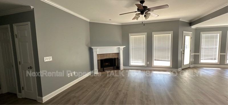 556 Lincolns Dr - Photo 2 of 9
