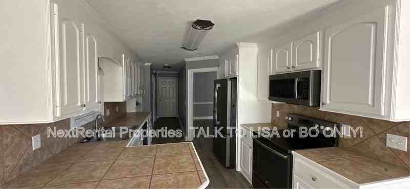 556 Lincolns Dr - Photo 4 of 9