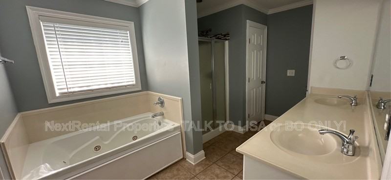 556 Lincolns Dr - Photo 6 of 9