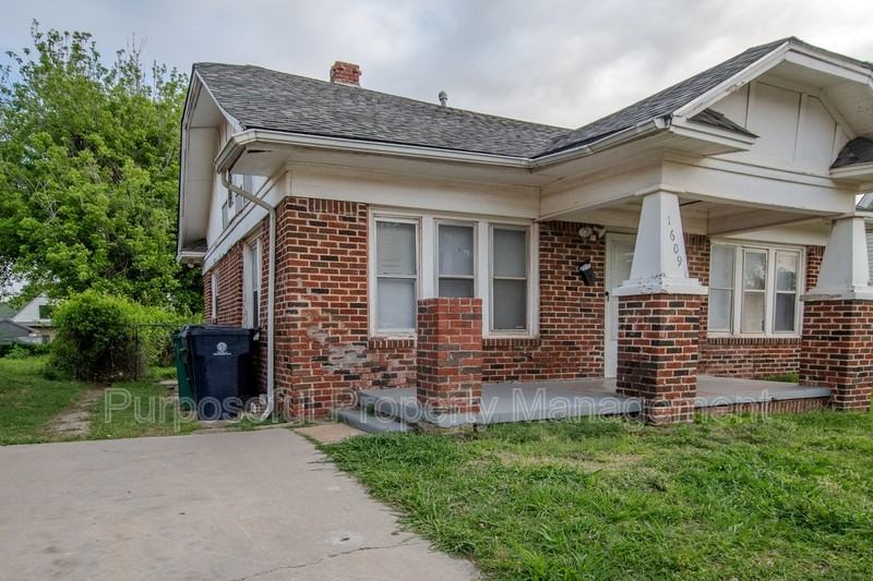 1609 Ne 18th St - Photo 2 of 14