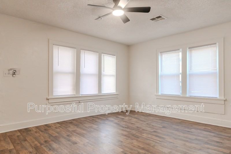 1609 Ne 18th St - Photo 4 of 14