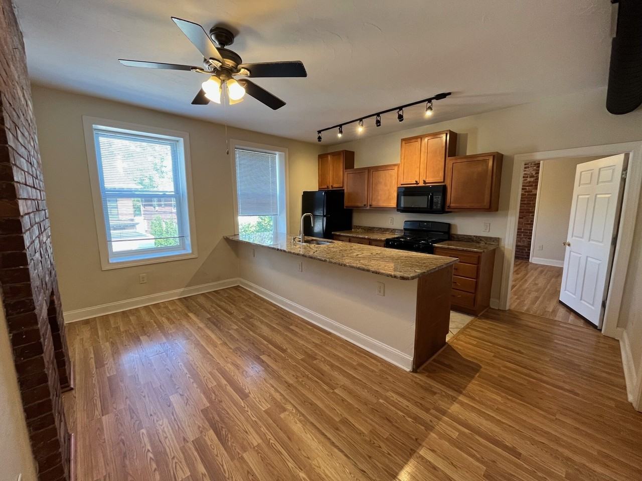 Portland 912 - Photo 6 of 22