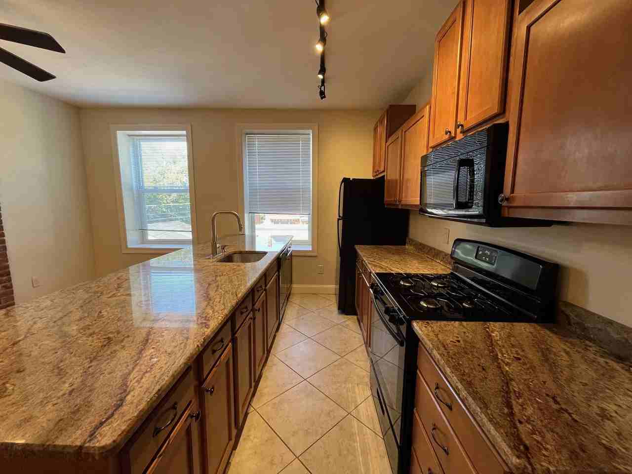 Portland 912 - Photo 7 of 22