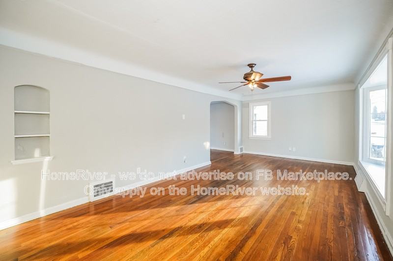 17107 Throckley Ave - Photo 3 of 23