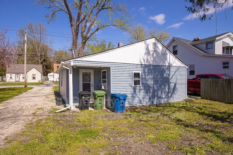 130 Traymore Blvd - Photo 3 of 22